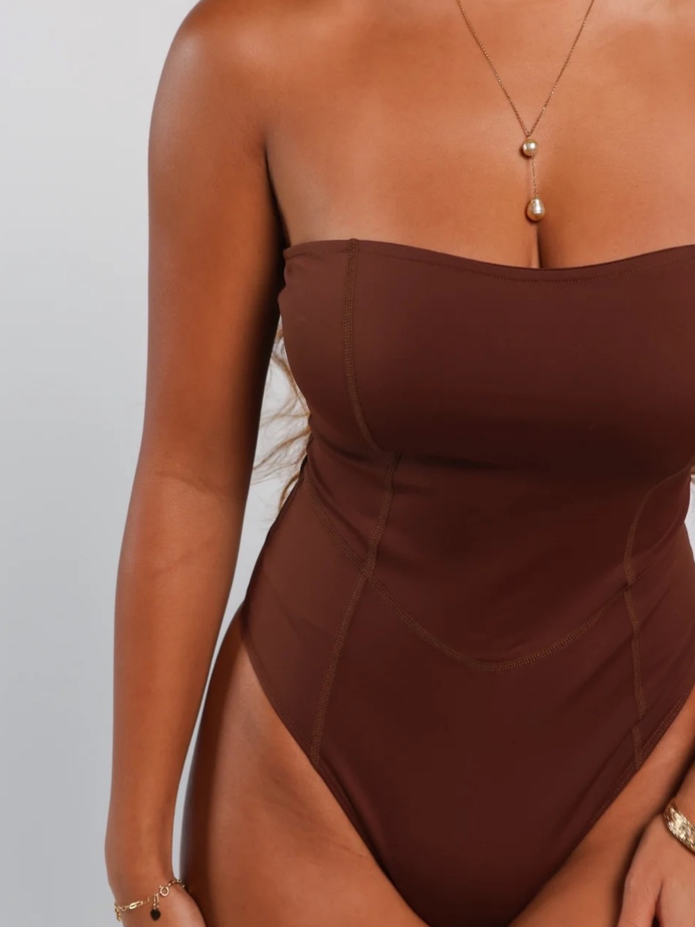 Sweet Heart Strapless Bodysuit in Mocha